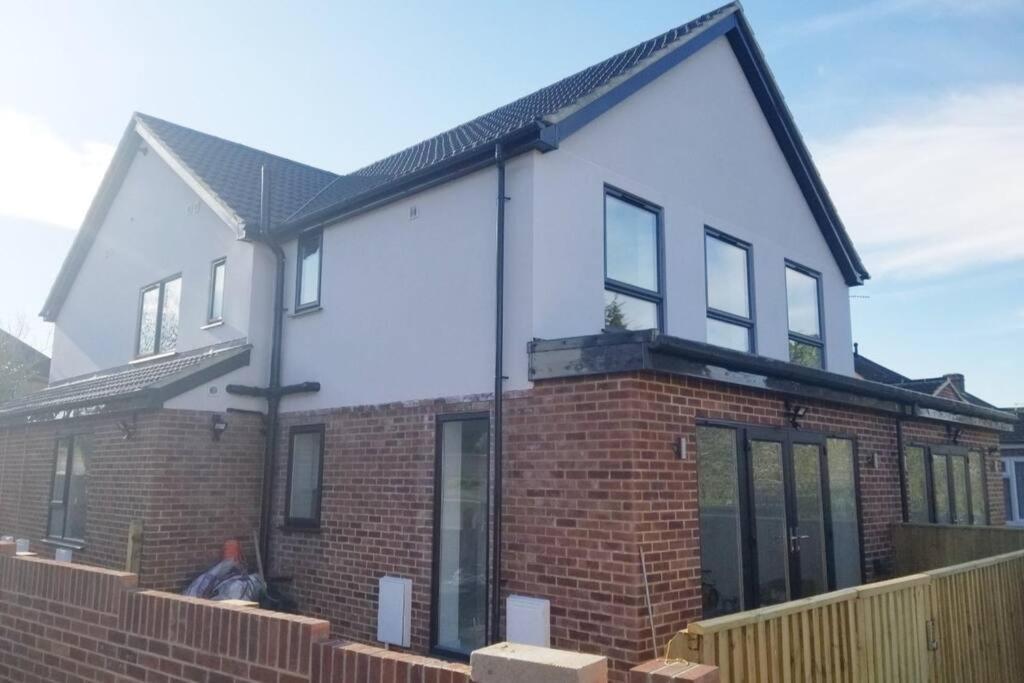 Paradigm House, Stunning 2-Bedroom Apartment 1, Free Parking, Oxford Exterior photo